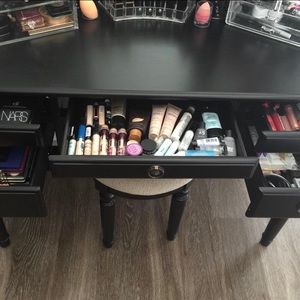 Meet your Posher, Gabb